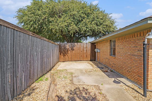5118 Ledgestone Drive, Fort Worth, TX 76132