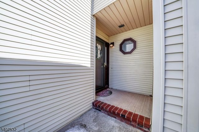 269 Spruce Ct, Raritan Twp., NJ 08822