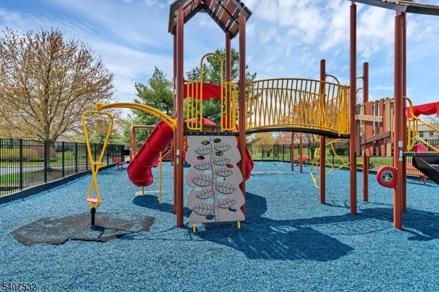 269 Spruce Ct, Raritan Twp., NJ 08822