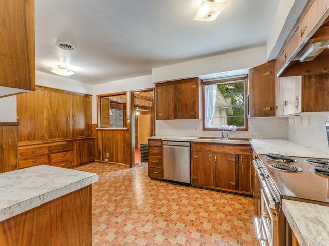 203 Lakeridge Road, Lakeside, TX 76108