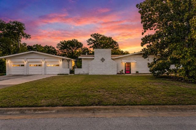 203 Lakeridge Road, Lakeside, TX 76108