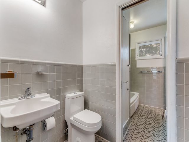 203 Lakeridge Road, Lakeside, TX 76108