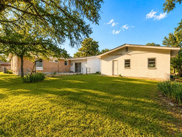 203 Lakeridge Road, Lakeside, TX 76108