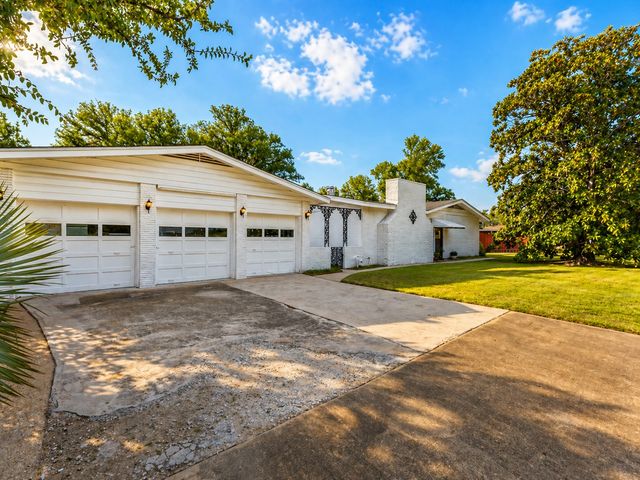203 Lakeridge Road, Lakeside, TX 76108