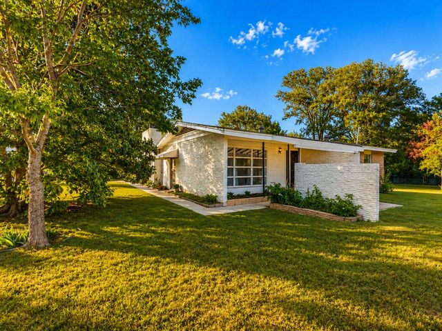 203 Lakeridge Road, Lakeside, TX 76108
