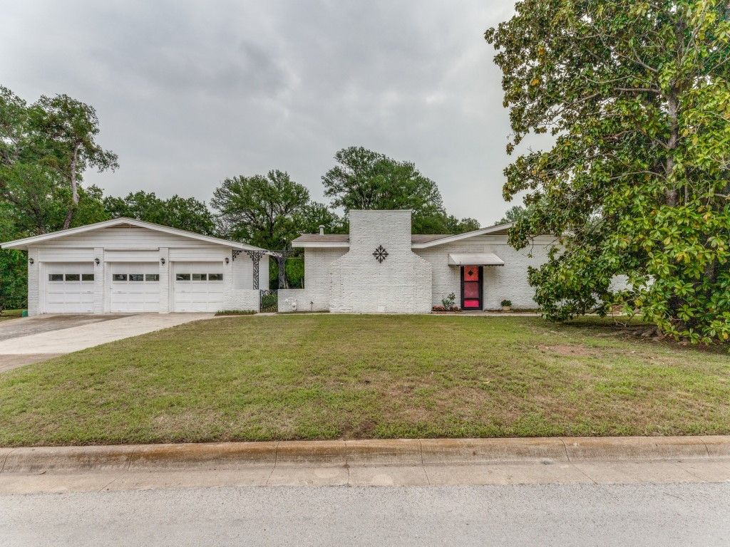 203 Lakeridge Road, Lakeside, TX 76108