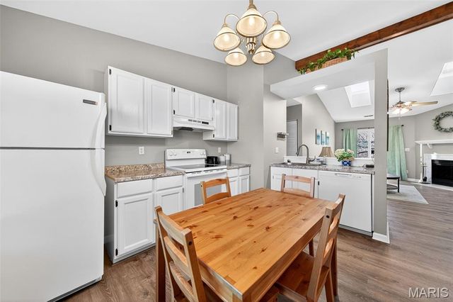 929 Sugar Lake Court 7, St Peters, MO 63376