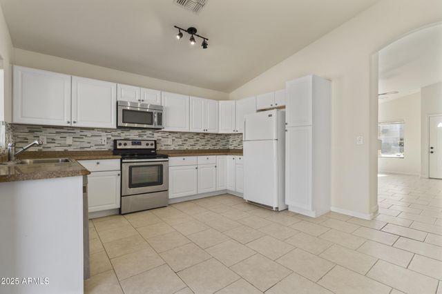 910 E Potter Drive, Phoenix, AZ 85024