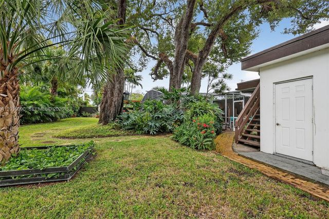 19901 NE 21st Ave, Miami, FL 33179