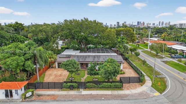 19901 NE 21st Ave, Miami, FL 33179