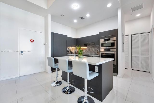 7751 NW 107th Ave 807, Doral, FL 33178