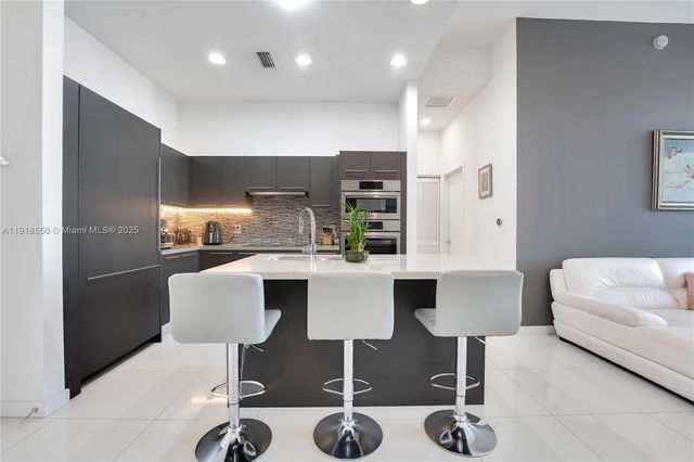 7751 NW 107th Ave 807, Doral, FL 33178