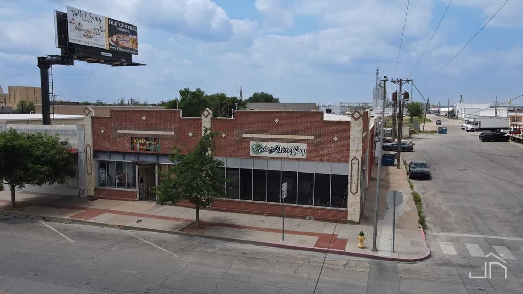 Image 1 of property listing at 315 N Chadbourne Street, San Angelo, TX 76903