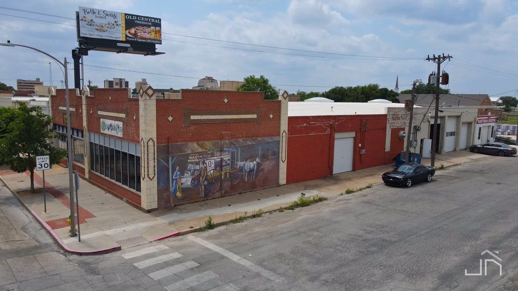 Image 11 of property listing at 315 N Chadbourne Street, San Angelo, TX 76903
