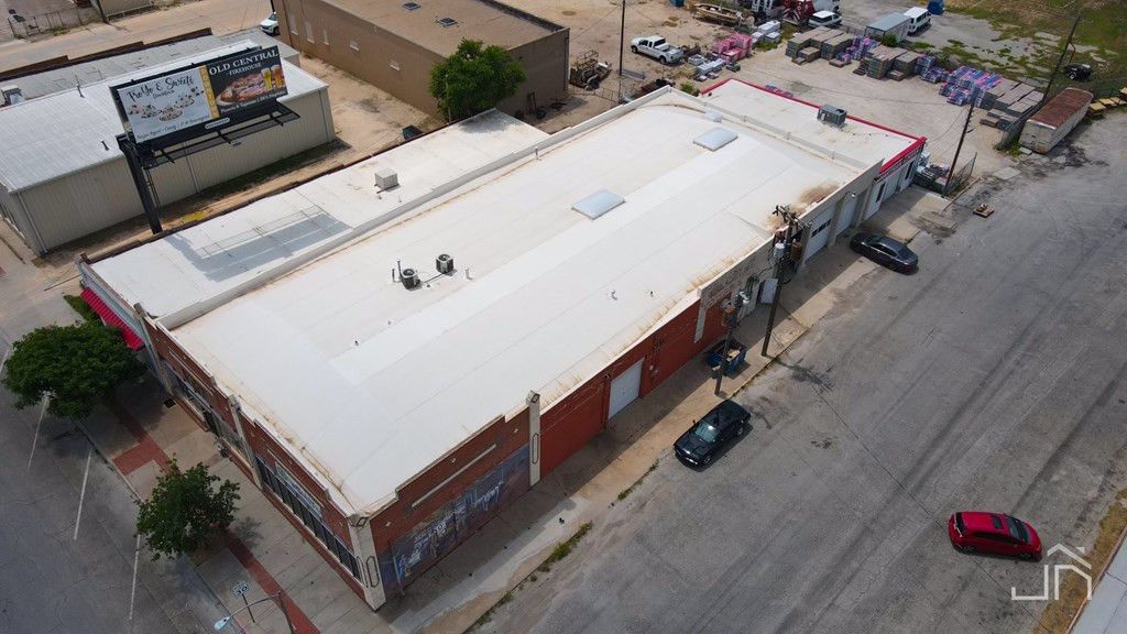 Image 12 of property listing at 315 N Chadbourne Street, San Angelo, TX 76903