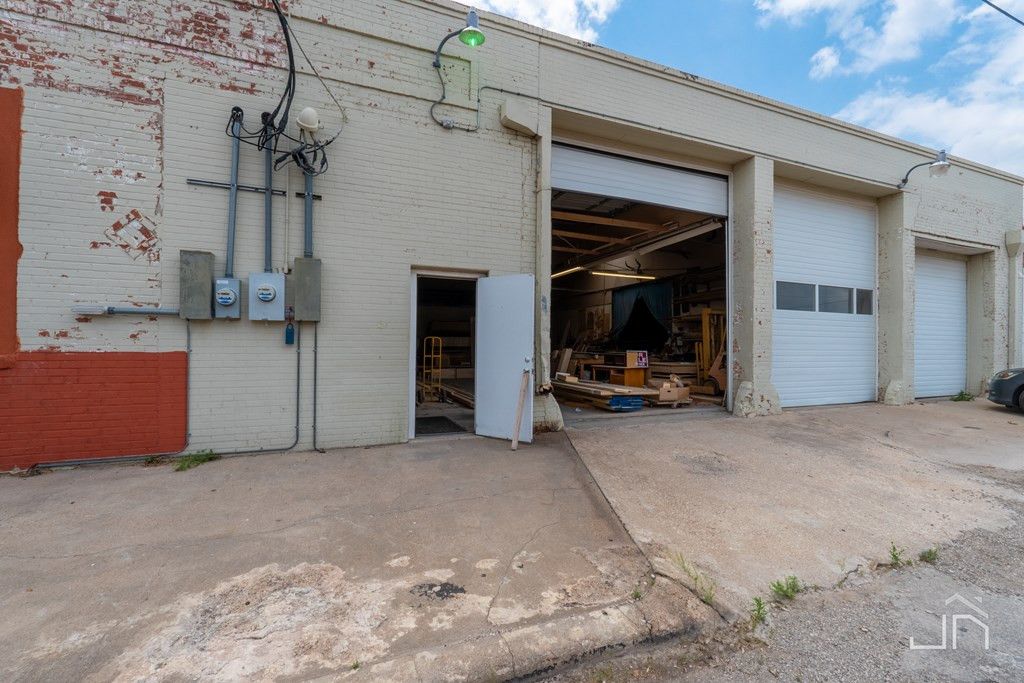 Image 15 of property listing at 315 N Chadbourne Street, San Angelo, TX 76903