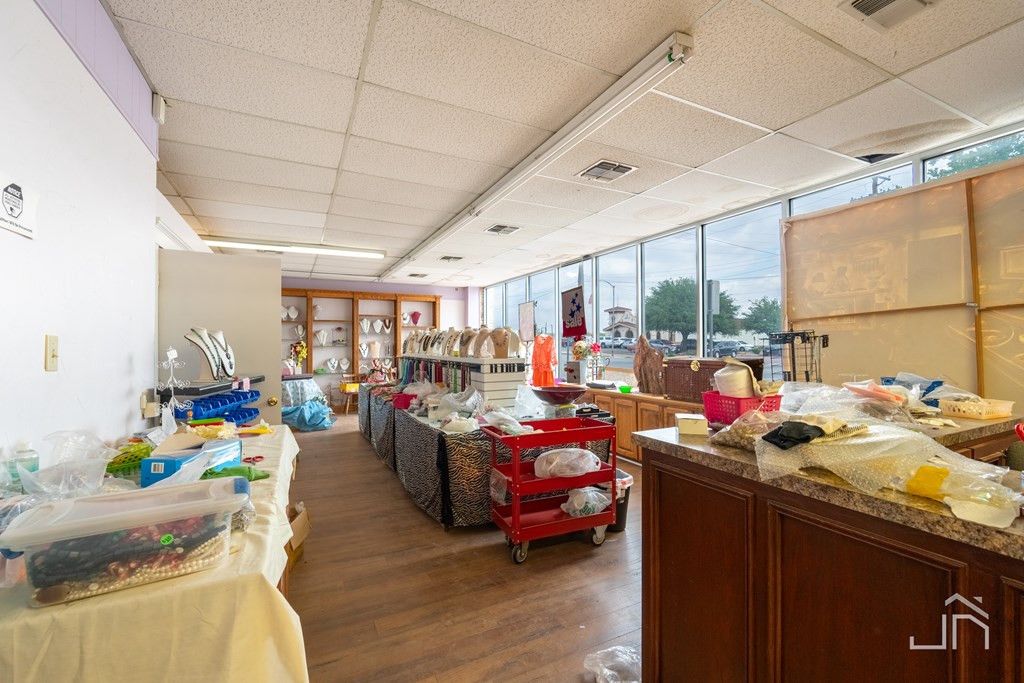 Image 6 of property listing at 315 N Chadbourne Street, San Angelo, TX 76903