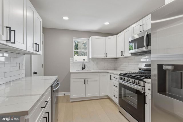 1725 W THOMPSON ST, Philadelphia, PA 19121