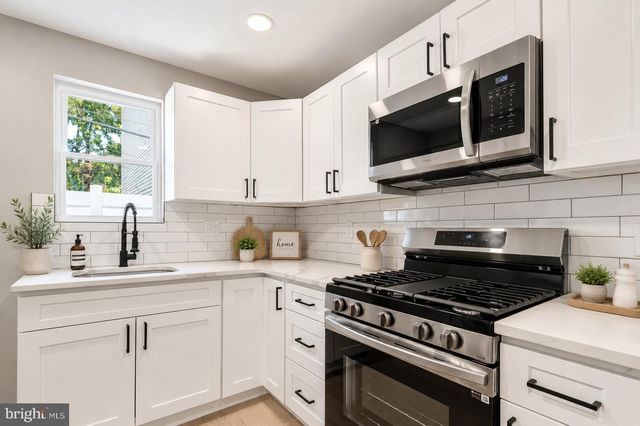 1725 W THOMPSON ST, Philadelphia, PA 19121