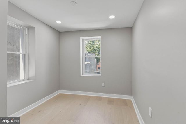1725 W THOMPSON ST, Philadelphia, PA 19121