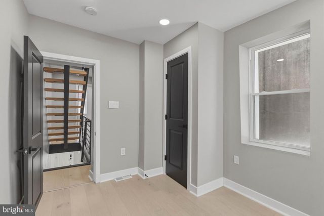 1725 W THOMPSON ST, Philadelphia, PA 19121