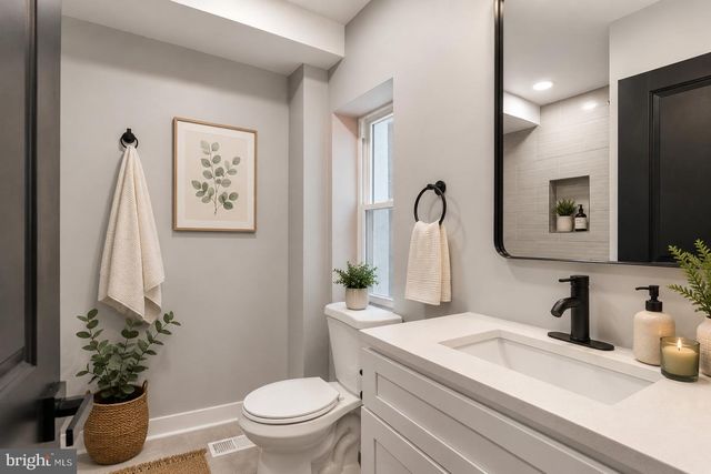 1725 W THOMPSON ST, Philadelphia, PA 19121