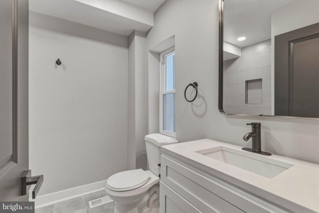 1725 W THOMPSON ST, Philadelphia, PA 19121