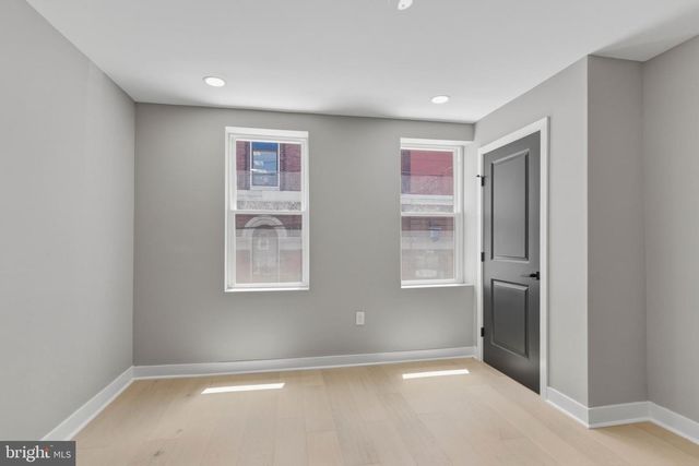 1725 W THOMPSON ST, Philadelphia, PA 19121