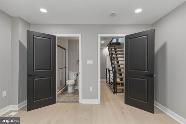 1725 W THOMPSON ST, Philadelphia, PA 19121