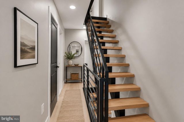 1725 W THOMPSON ST, Philadelphia, PA 19121
