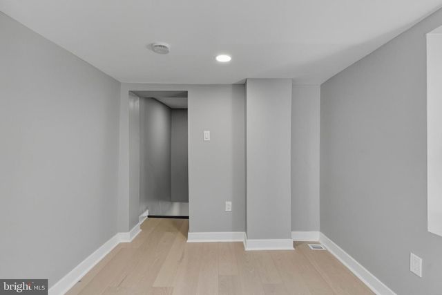 1725 W THOMPSON ST, Philadelphia, PA 19121