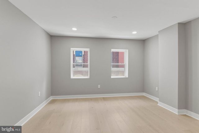 1725 W THOMPSON ST, Philadelphia, PA 19121