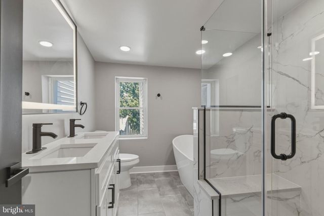 1725 W THOMPSON ST, Philadelphia, PA 19121