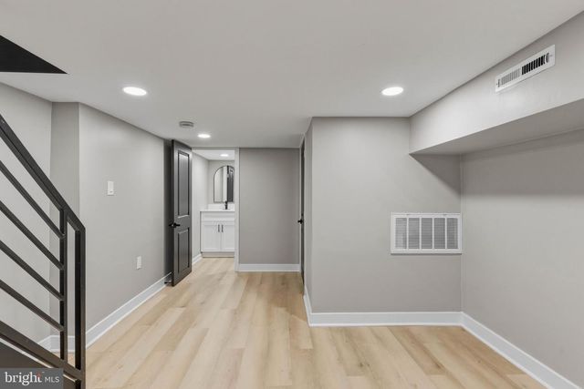 1725 W THOMPSON ST, Philadelphia, PA 19121