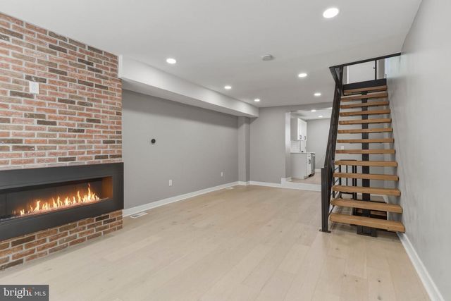 1725 W THOMPSON ST, Philadelphia, PA 19121