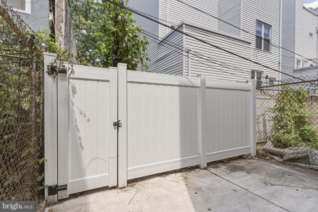1725 W THOMPSON ST, Philadelphia, PA 19121