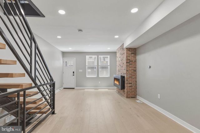 1725 W THOMPSON ST, Philadelphia, PA 19121