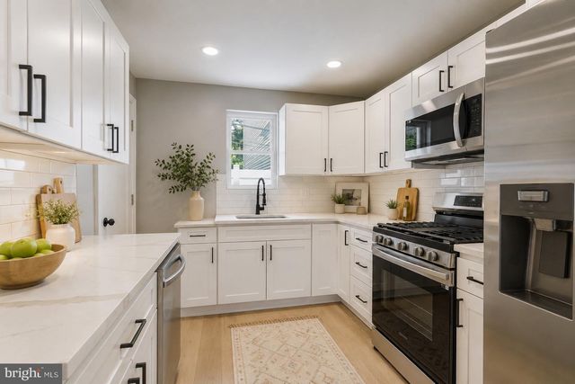 1725 W THOMPSON ST, Philadelphia, PA 19121