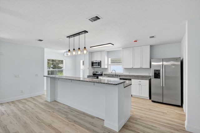 2205 S 33rd Street, Fort Pierce, FL 34947