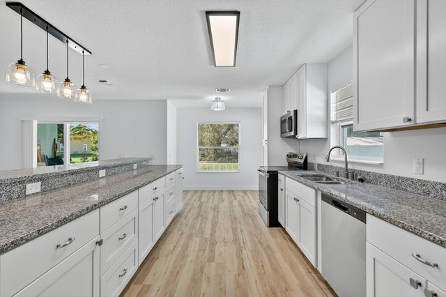 2205 S 33rd Street, Fort Pierce, FL 34947