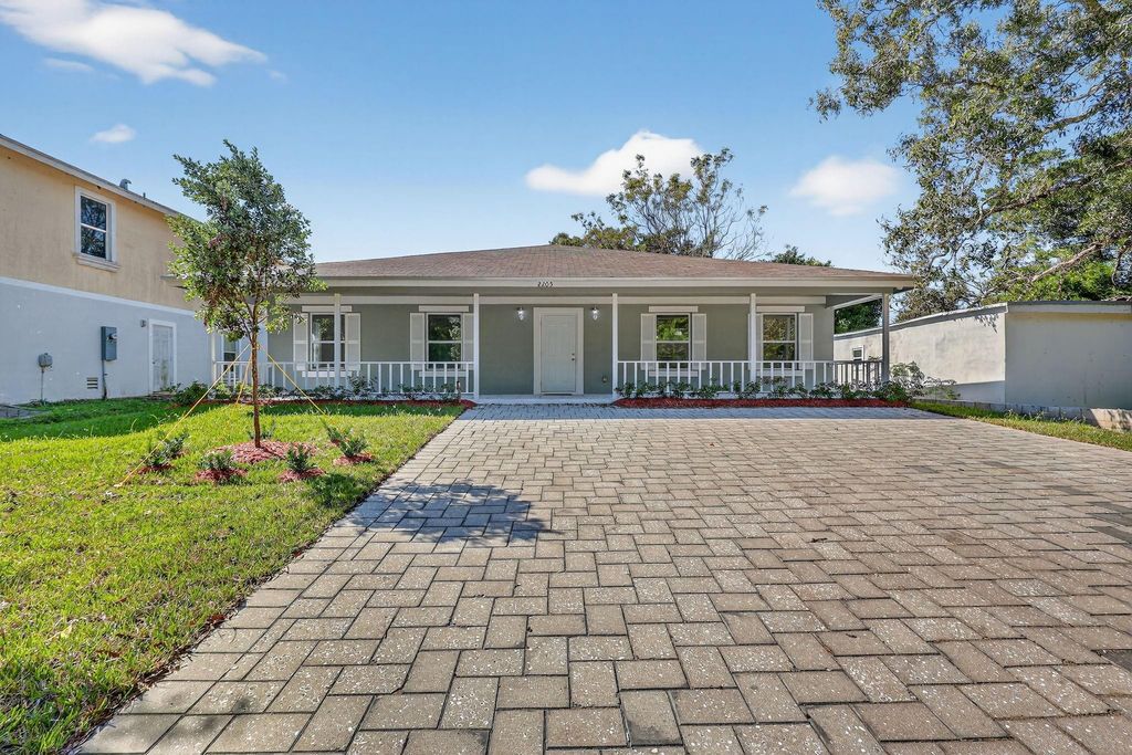 2205 S 33rd Street, Fort Pierce, FL 34947