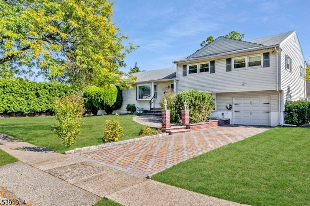 167 Rolling Hills Rd, Clifton City, NJ 07013