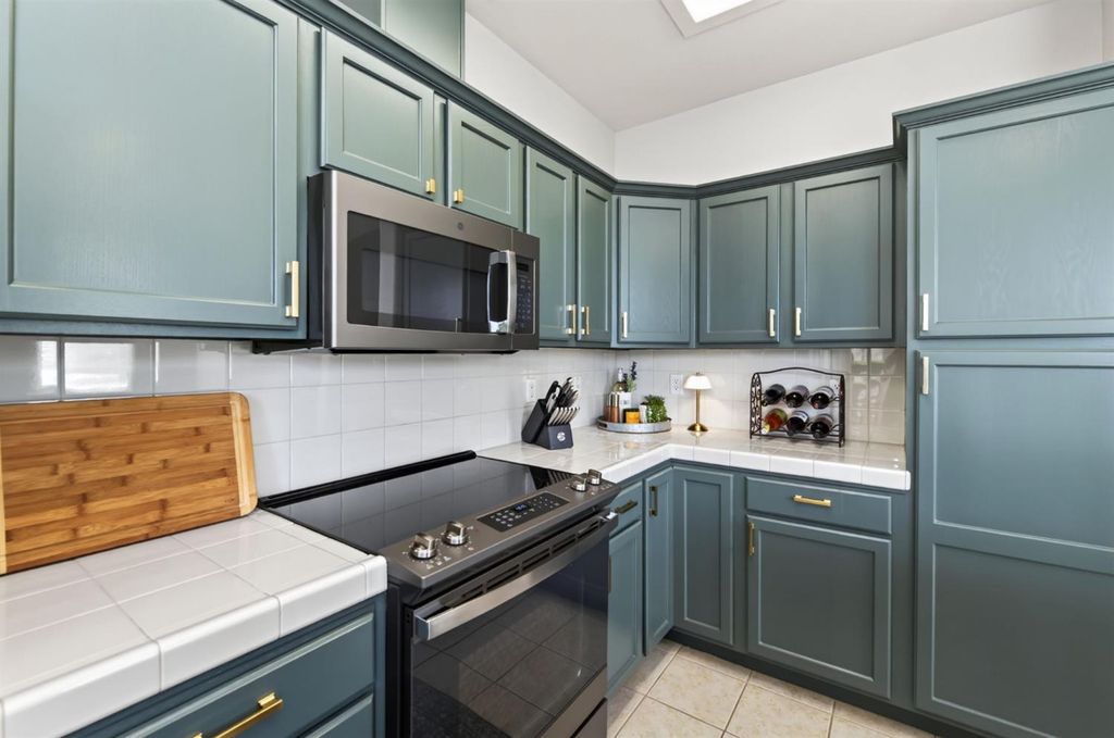 Image 10 of property listing at 643 W Madrid Lane, Clovis, CA 93619