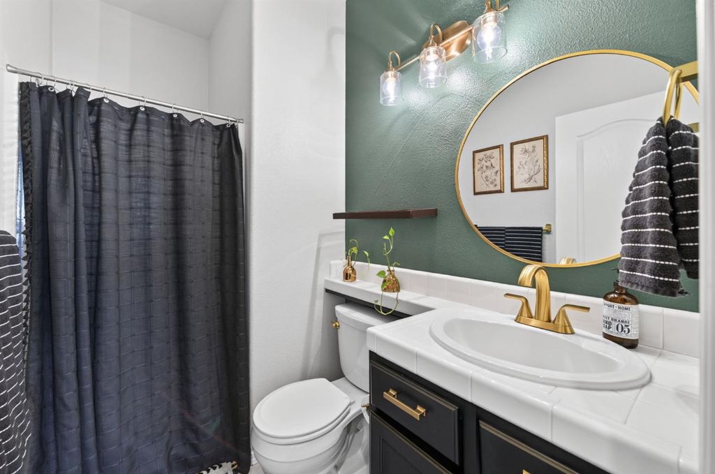 Image 15 of property listing at 643 W Madrid Lane, Clovis, CA 93619