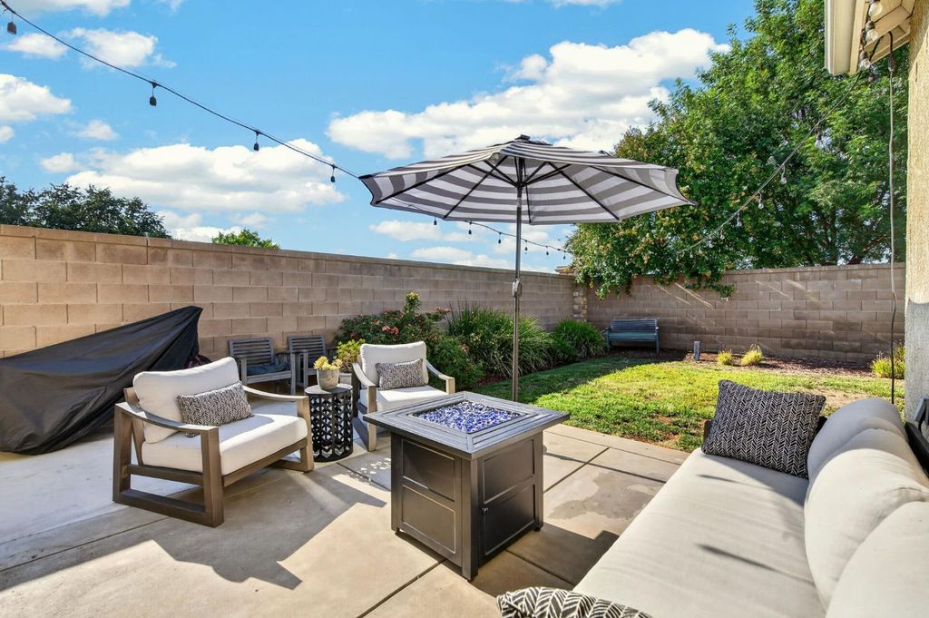 Image 16 of property listing at 643 W Madrid Lane, Clovis, CA 93619