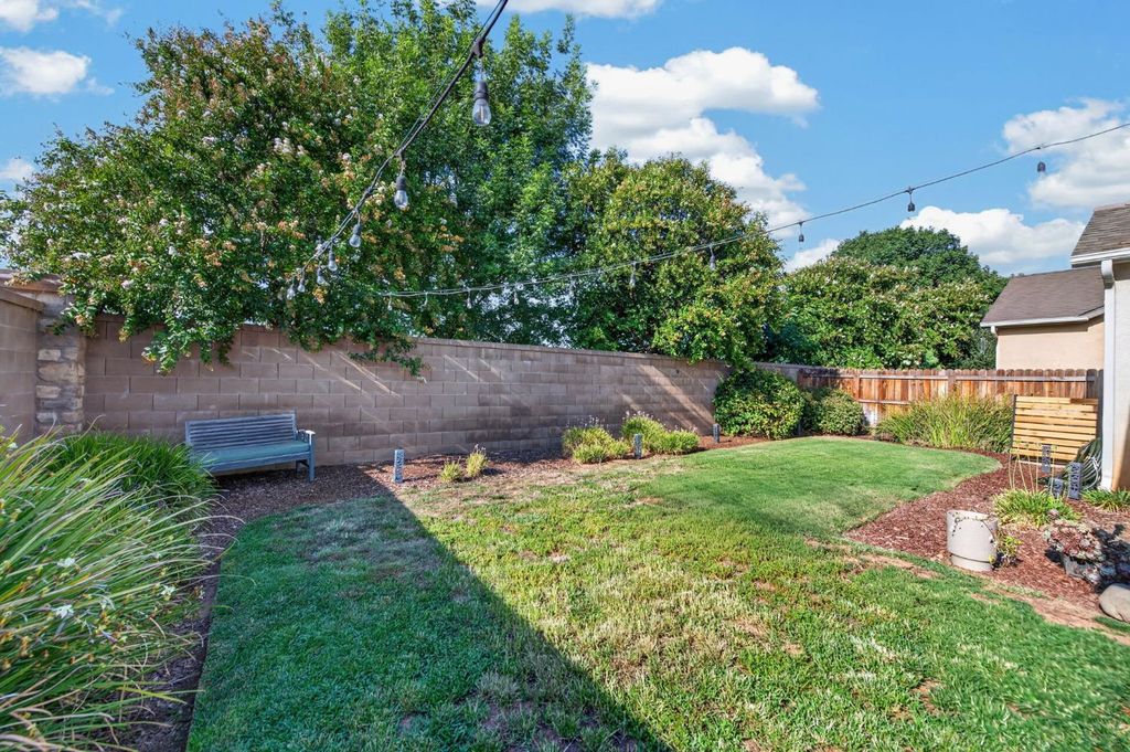 Image 17 of property listing at 643 W Madrid Lane, Clovis, CA 93619