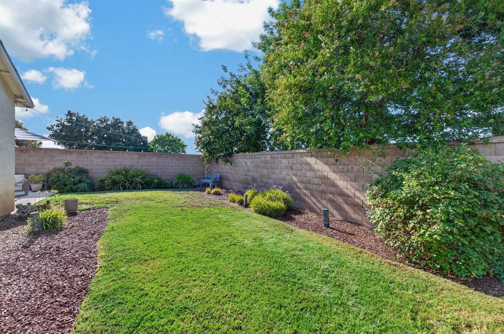 Image 18 of property listing at 643 W Madrid Lane, Clovis, CA 93619