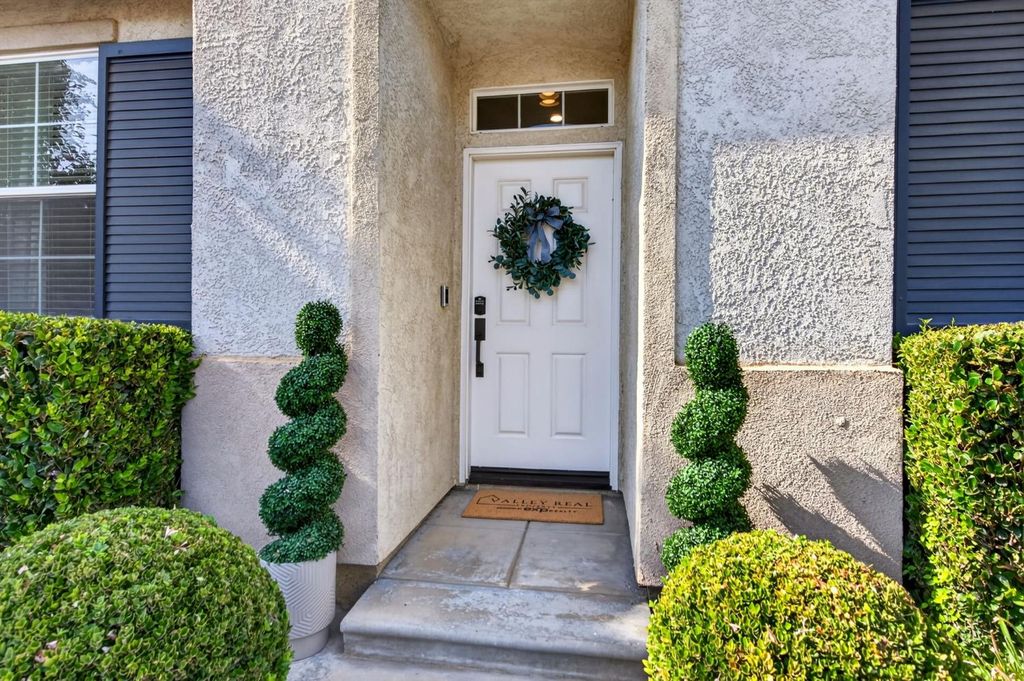 Image 2 of property listing at 643 W Madrid Lane, Clovis, CA 93619