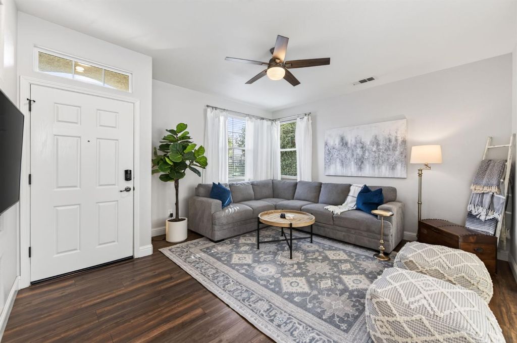 Image 3 of property listing at 643 W Madrid Lane, Clovis, CA 93619