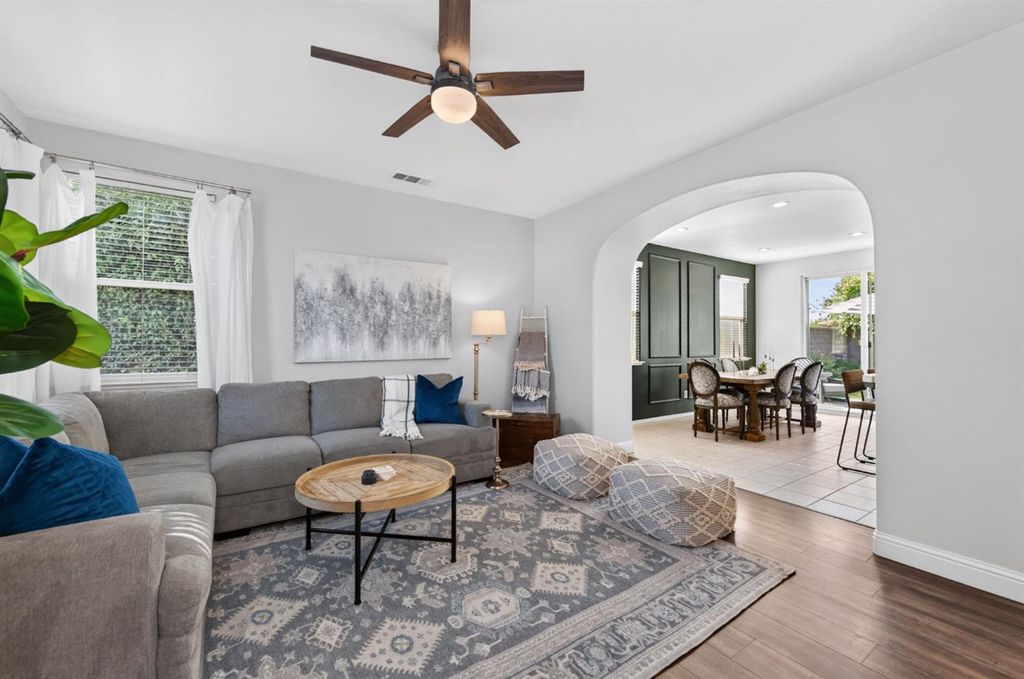 Image 4 of property listing at 643 W Madrid Lane, Clovis, CA 93619